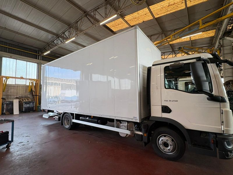 CUBO CON PEDANA 4x2 250hp MAN TGL 12.250 4x2 BL CH - Caminhão furgão: foto 4 CUBO CON PEDANA 4x2 250hp MAN TGL 12.250 4x2 BL CH - Caminhão furgão: foto 4