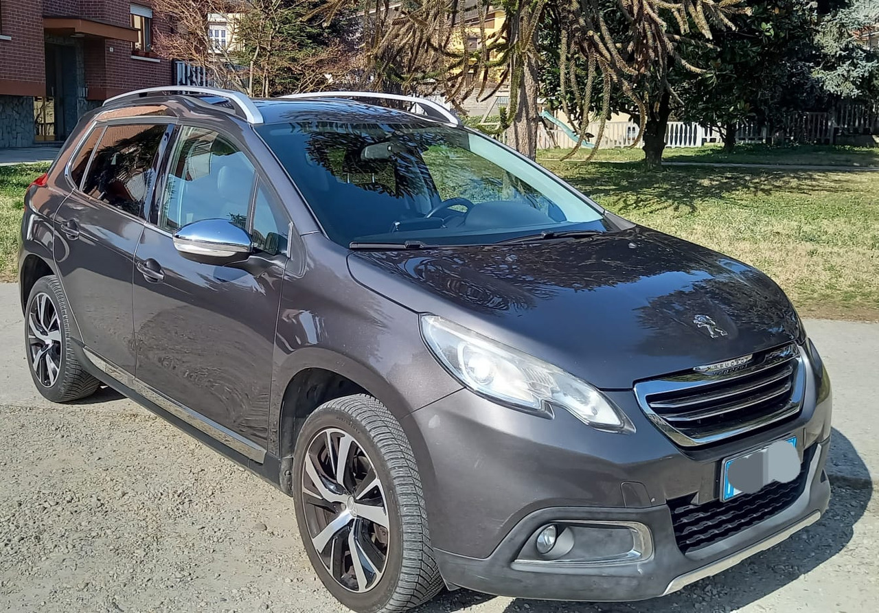 PEUGEOT 2008 - Sedã: foto 1 PEUGEOT 2008 - Sedã: foto 1