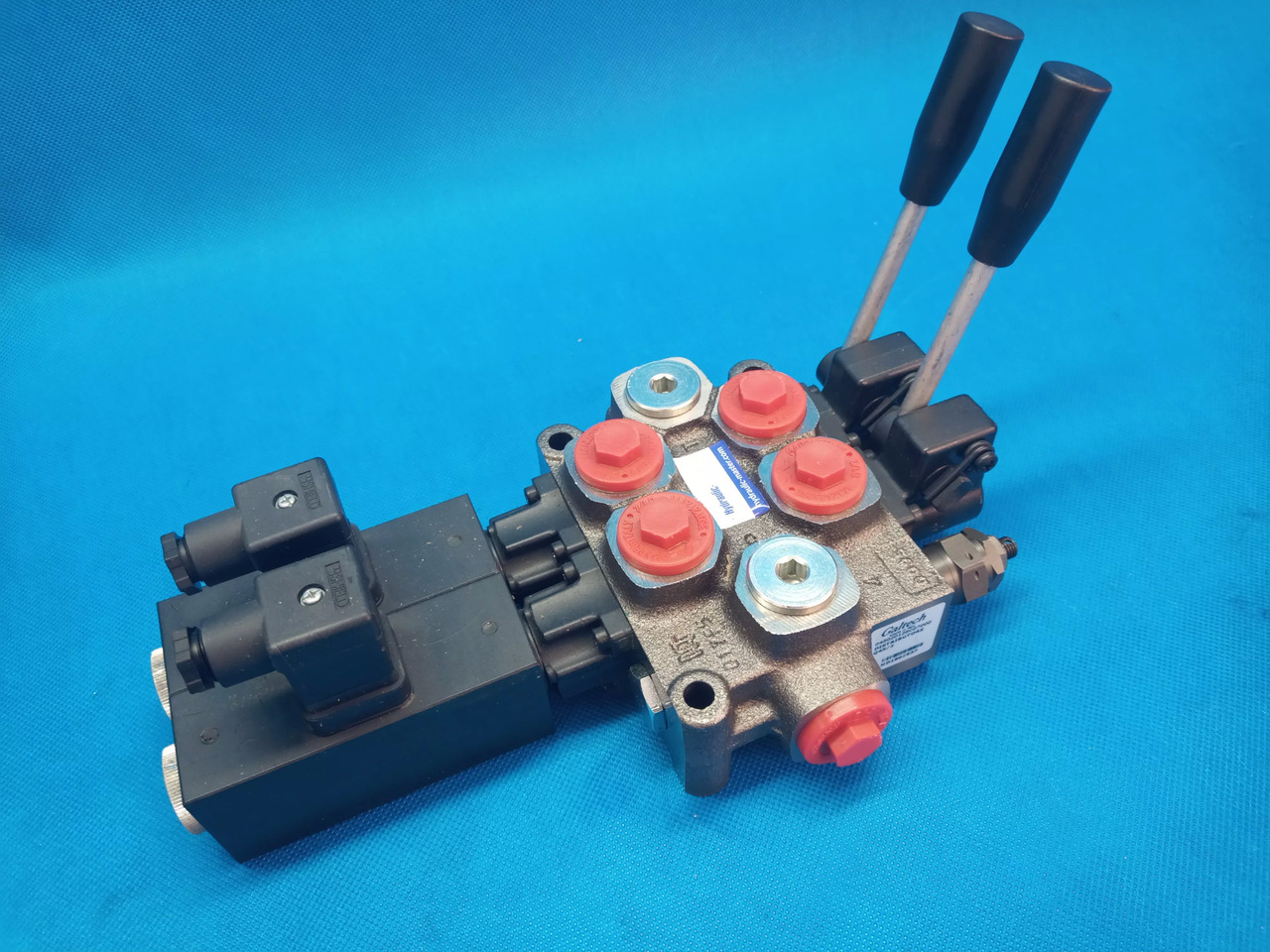 Galtech 2 Section Directional Control Valve Q45 60 L/min 16 GPM Electric Solenoi for agricultural machines, tractors,  sprayers, turners, cyclops, HDS loaders, construction machines, loaders, excavators, sweepers,  industrial machinery andhydraulically operated equipment - Equipamento aeroportuário: foto 1 Galtech 2 Section Directional Control Valve Q45 60 L/min 16 GPM Electric Solenoi for agricultural machines, tractors,  sprayers, turners, cyclops, HDS loaders, construction machines, loaders, excavators, sweepers,  industrial machinery andhydraulically operated equipment - Equipamento aeroportuário: foto 1