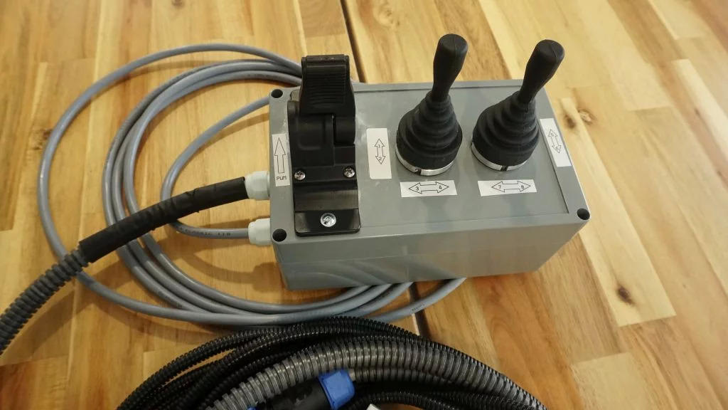 Proportional control box 12V 2 joysticks + finger controller + monoblock Galtec for Palfinger, Kubota, Fassi, Hiab - Equipamento florestal: foto 3 Proportional control box 12V 2 joysticks + finger controller + monoblock Galtec for Palfinger, Kubota, Fassi, Hiab - Equipamento florestal: foto 3