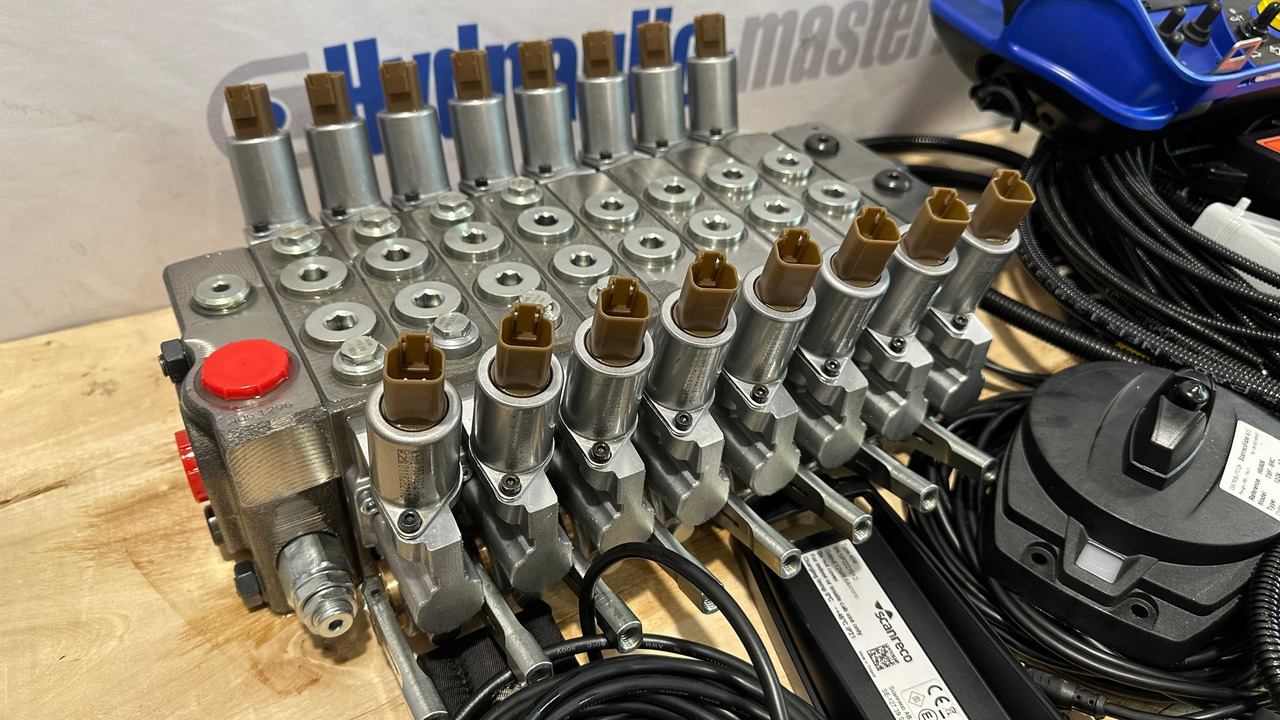 Set Scanreco RC400 with Walvoil DPX100 Liebherr, Demag, Grove, Tadano - Reboque florestal: foto 2 Set Scanreco RC400 with Walvoil DPX100 Liebherr, Demag, Grove, Tadano - Reboque florestal: foto 2