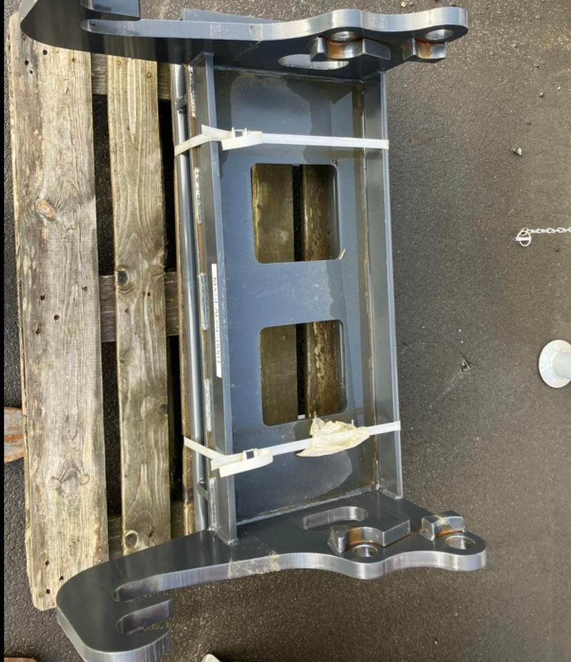 ADAPTER SCHÄFFER AUF EURO-AUFNAHME - Carregador frontal para o trator: foto 5 ADAPTER SCHÄFFER AUF EURO-AUFNAHME - Carregador frontal para o trator: foto 5