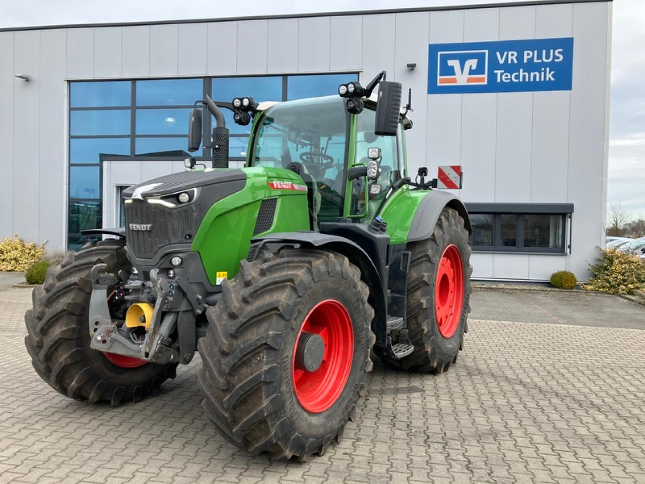Fendt VARIO 728 GEN 7//RTK//VARIO GRIP - Trator: foto 1 Fendt VARIO 728 GEN 7//RTK//VARIO GRIP - Trator: foto 1