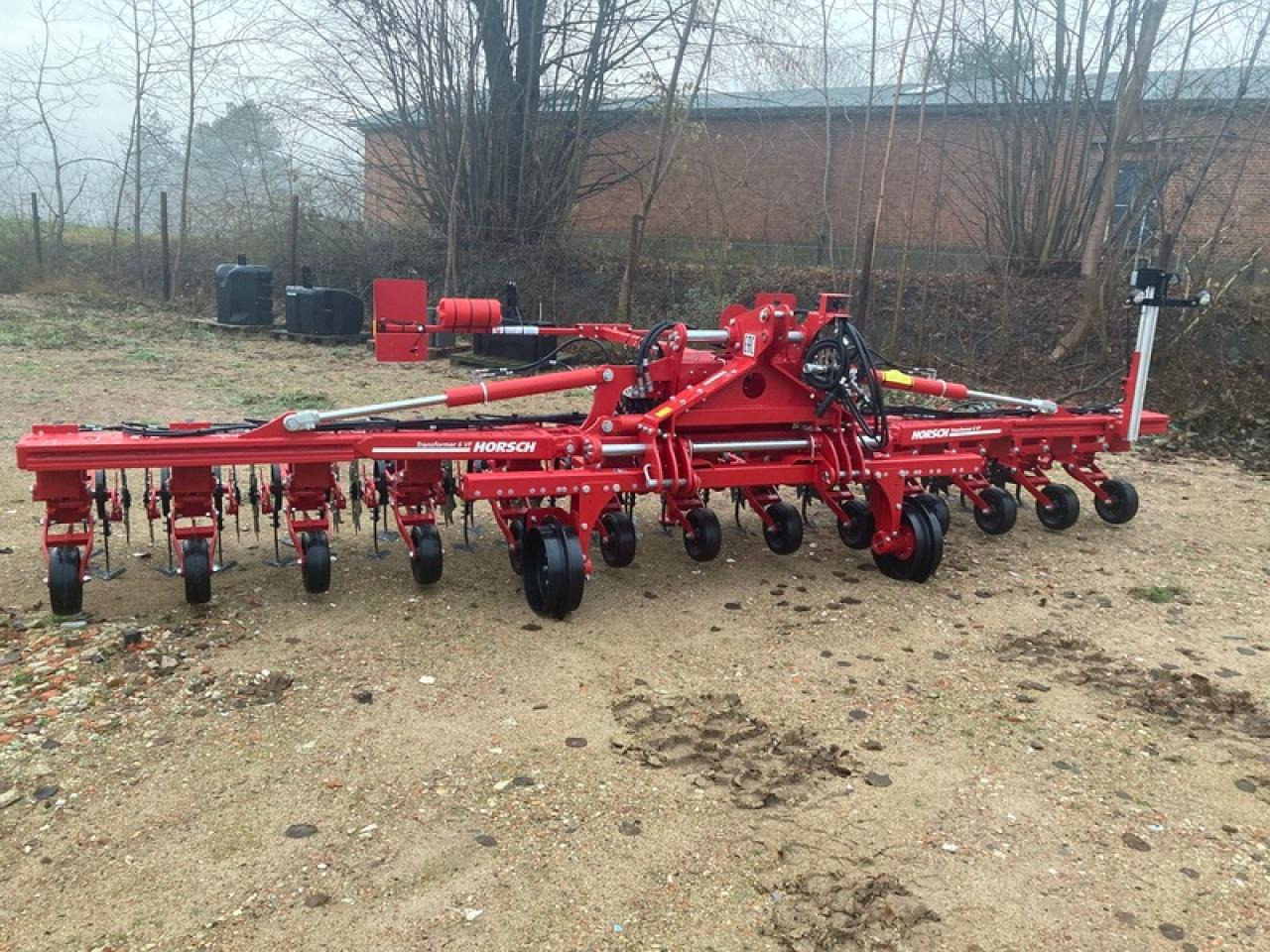 HORSCH TRANSFORMER6 VF - Maquina para lavrar a terra: foto 2 HORSCH TRANSFORMER6 VF - Maquina para lavrar a terra: foto 2