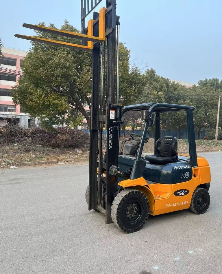 Toyota 7FD30 8FD30 7FD35 3ton 5ton forklift for sale - Empilhadeira a diesel: foto 5 Toyota 7FD30 8FD30 7FD35 3ton 5ton forklift for sale - Empilhadeira a diesel: foto 5