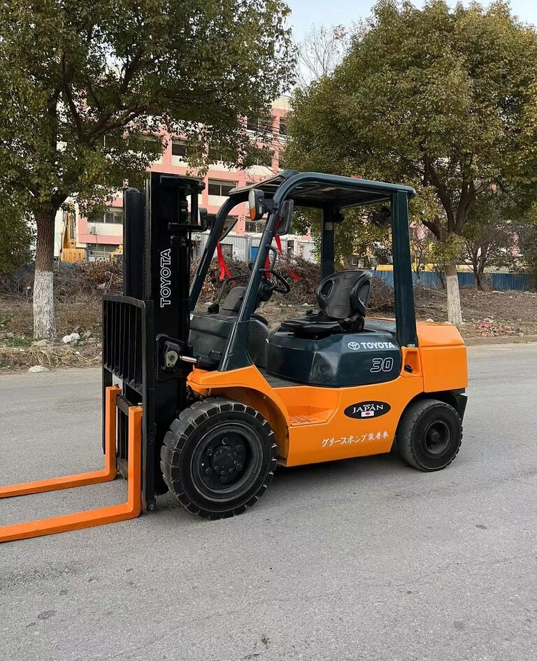 Toyota 7FD30 8FD30 7FD35 3ton 5ton forklift for sale - Empilhadeira a diesel: foto 2 Toyota 7FD30 8FD30 7FD35 3ton 5ton forklift for sale - Empilhadeira a diesel: foto 2