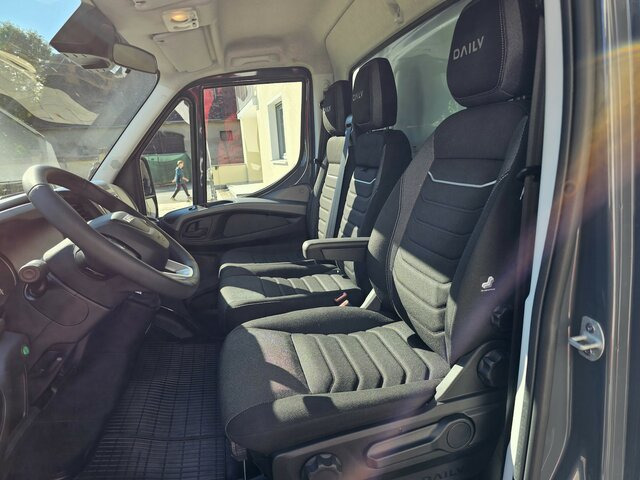 IVECO Daily 35S18 3.0 Koffer Voll-LED Navigation - Carrinha de contentor: foto 2 IVECO Daily 35S18 3.0 Koffer Voll-LED Navigation - Carrinha de contentor: foto 2