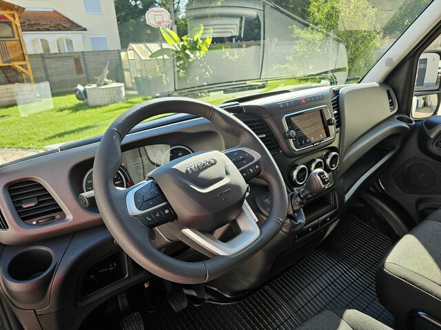 IVECO Daily 35S18 3.0 Koffer Voll-LED Navigation - Carrinha de contentor: foto 4 IVECO Daily 35S18 3.0 Koffer Voll-LED Navigation - Carrinha de contentor: foto 4