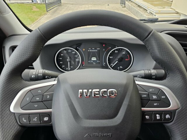 IVECO Daily 35S18HA8 3.0 Hi-Matic AHK Tachograph LED - Carrinha de contentor: foto 5 IVECO Daily 35S18HA8 3.0 Hi-Matic AHK Tachograph LED - Carrinha de contentor: foto 5