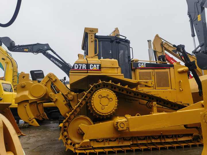 90% new Second Hand Construction Machinery Caterpillar D7R used cat d7r caterpillar bulldozer in stock - Buldôzer: foto 4 90% new Second Hand Construction Machinery Caterpillar D7R used cat d7r caterpillar bulldozer in stock - Buldôzer: foto 4