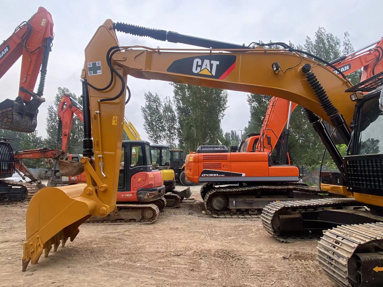 CAT 320DL Excavator - Escavadora de rastos: foto 1 CAT 320DL Excavator - Escavadora de rastos: foto 1