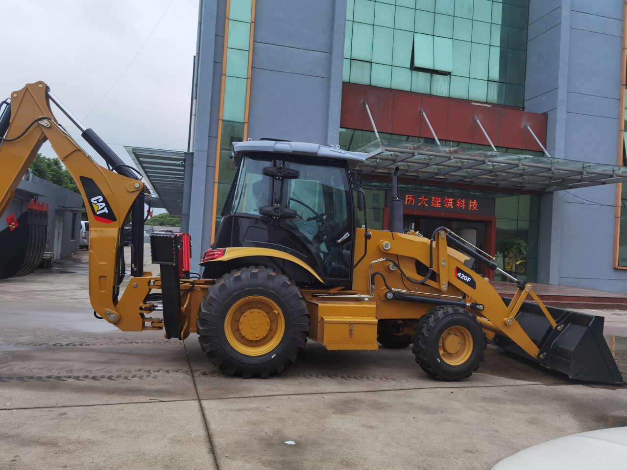 CAT 420F Backhoe Loader - Retroescavadeira: foto 4 CAT 420F Backhoe Loader - Retroescavadeira: foto 4