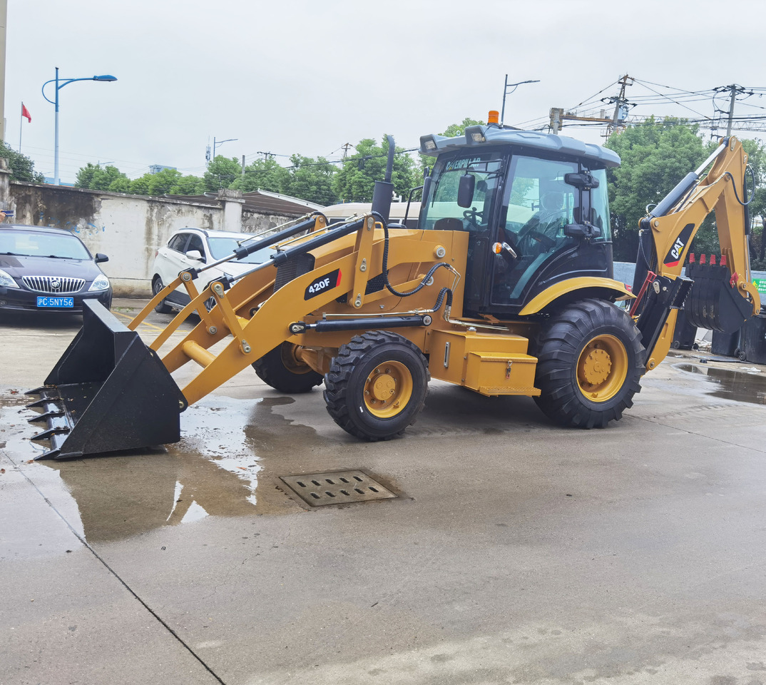 CAT 420F Backhoe Loader - Retroescavadeira: foto 1 CAT 420F Backhoe Loader - Retroescavadeira: foto 1