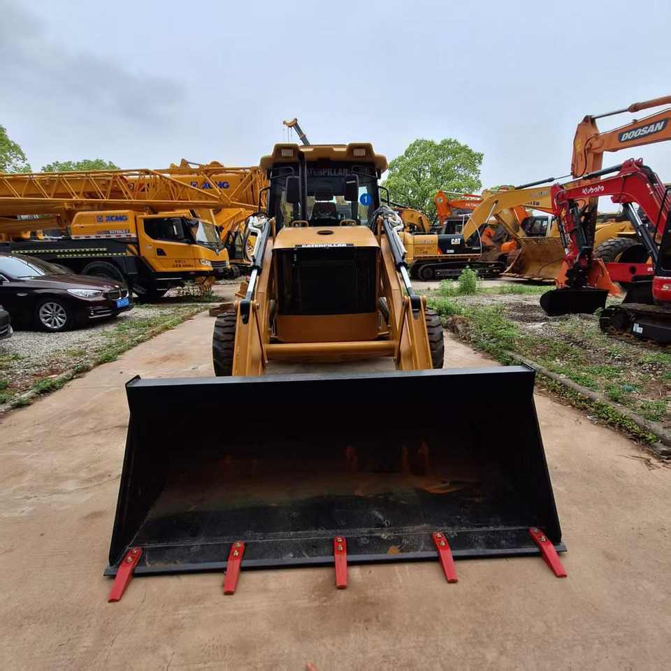 CAT 420F2 Backhoe Loader - Retroescavadeira: foto 1 CAT 420F2 Backhoe Loader - Retroescavadeira: foto 1
