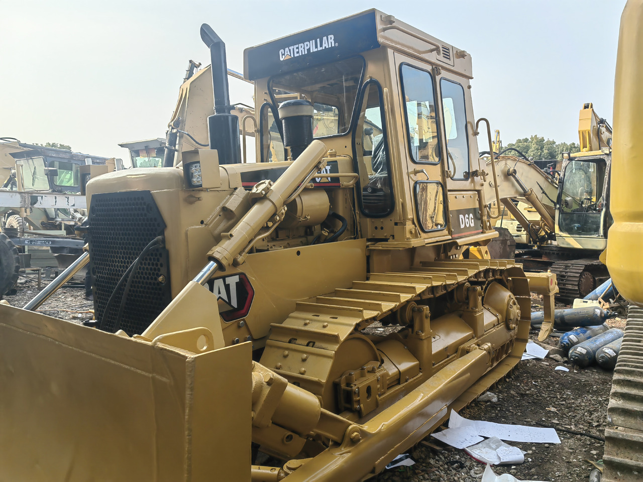 CAT D6G Bulldozer - Buldôzer: foto 2 CAT D6G Bulldozer - Buldôzer: foto 2
