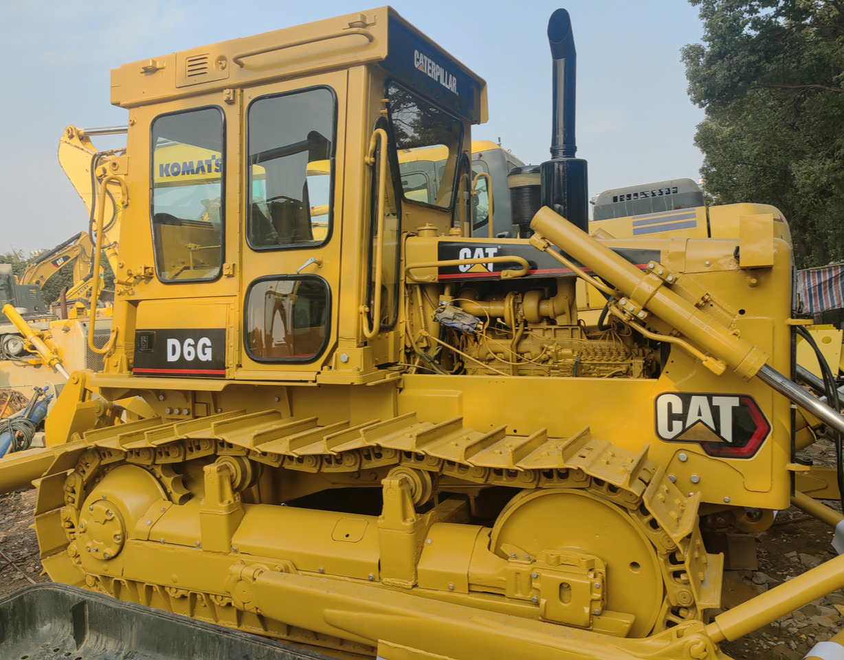 CAT D6G Bulldozer - Buldôzer: foto 1 CAT D6G Bulldozer - Buldôzer: foto 1
