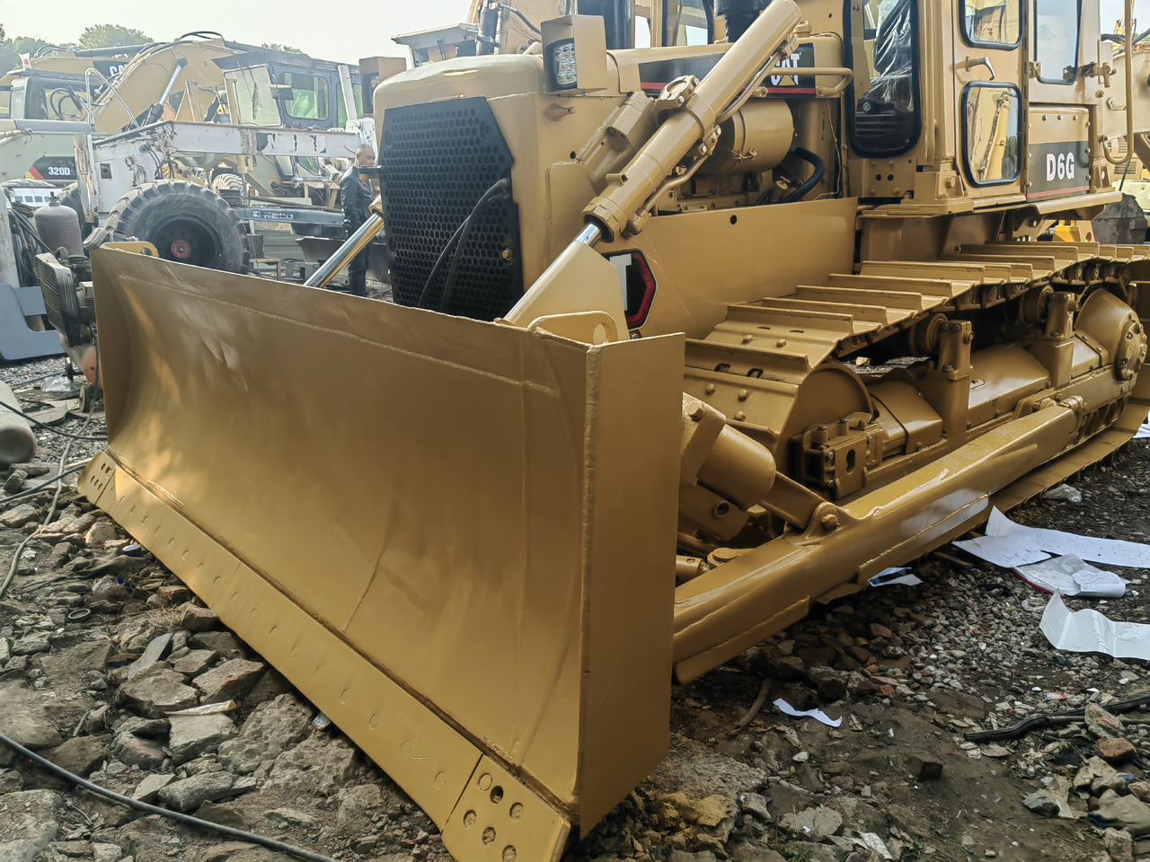 CAT D6G Bulldozer - Buldôzer: foto 2 CAT D6G Bulldozer - Buldôzer: foto 2