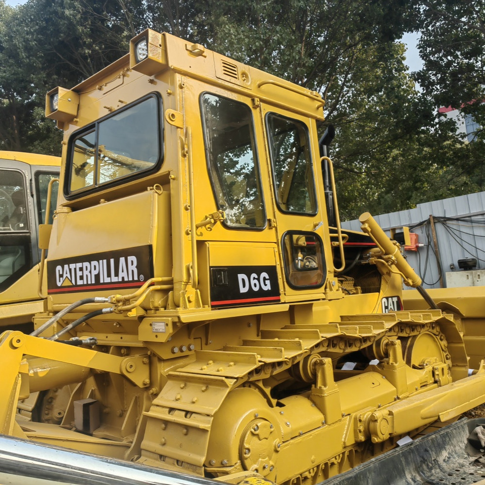 CAT D6G Bulldozer - Buldôzer: foto 2 CAT D6G Bulldozer - Buldôzer: foto 2