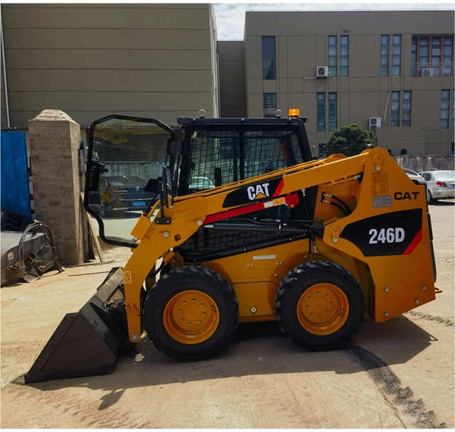 Cheap Price used caterpillar 246d mini skid steer cat 246C 246D hydraulic used skid loaders for sale - Mini carregadeira: foto 1 Cheap Price used caterpillar 246d mini skid steer cat 246C 246D hydraulic used skid loaders for sale - Mini carregadeira: foto 1