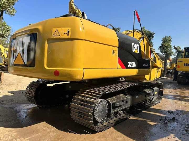 Cheap used excavators machine cat 320d2 for sale caterpillar machinery used excavator caterpillar - Escavadora de rastos: foto 4 Cheap used excavators machine cat 320d2 for sale caterpillar machinery used excavator caterpillar - Escavadora de rastos: foto 4