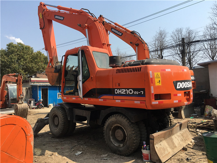 Doosan DH210w-7 wheel excavator - Escavadeira de rodas: foto 4 Doosan DH210w-7 wheel excavator - Escavadeira de rodas: foto 4