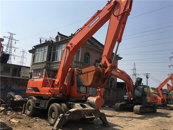 Doosan DH210w-7 wheel excavator - Escavadeira de rodas: foto 3 Doosan DH210w-7 wheel excavator - Escavadeira de rodas: foto 3