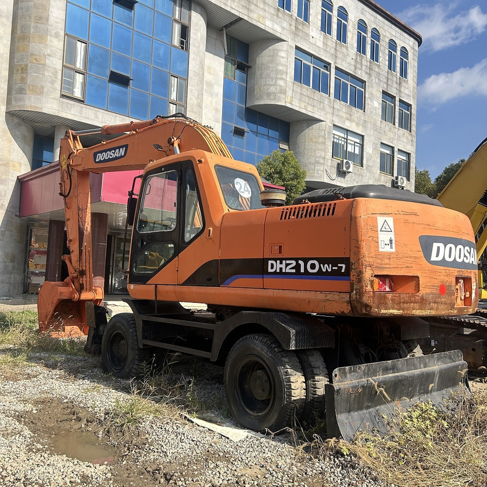Doosan DH210w-7 wheel excavator - Escavadeira de rodas: foto 1 Doosan DH210w-7 wheel excavator - Escavadeira de rodas: foto 1