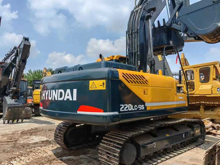 Good performance made in Korea earth-moving machinery second hand hyundai 220LC-9S used hyundai 220 excavator for sale - Escavadora de rastos: foto 2 Good performance made in Korea earth-moving machinery second hand hyundai 220LC-9S used hyundai 220 excavator for sale - Escavadora de rastos: foto 2