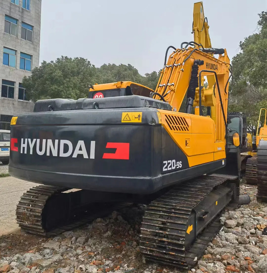 High-Power Hyundai 220-9S Excavator Second-Hand Original Imported Used 220-9S Excavators Model from Korea - Escavadora de rastos: foto 4 High-Power Hyundai 220-9S Excavator Second-Hand Original Imported Used 220-9S Excavators Model from Korea - Escavadora de rastos: foto 4