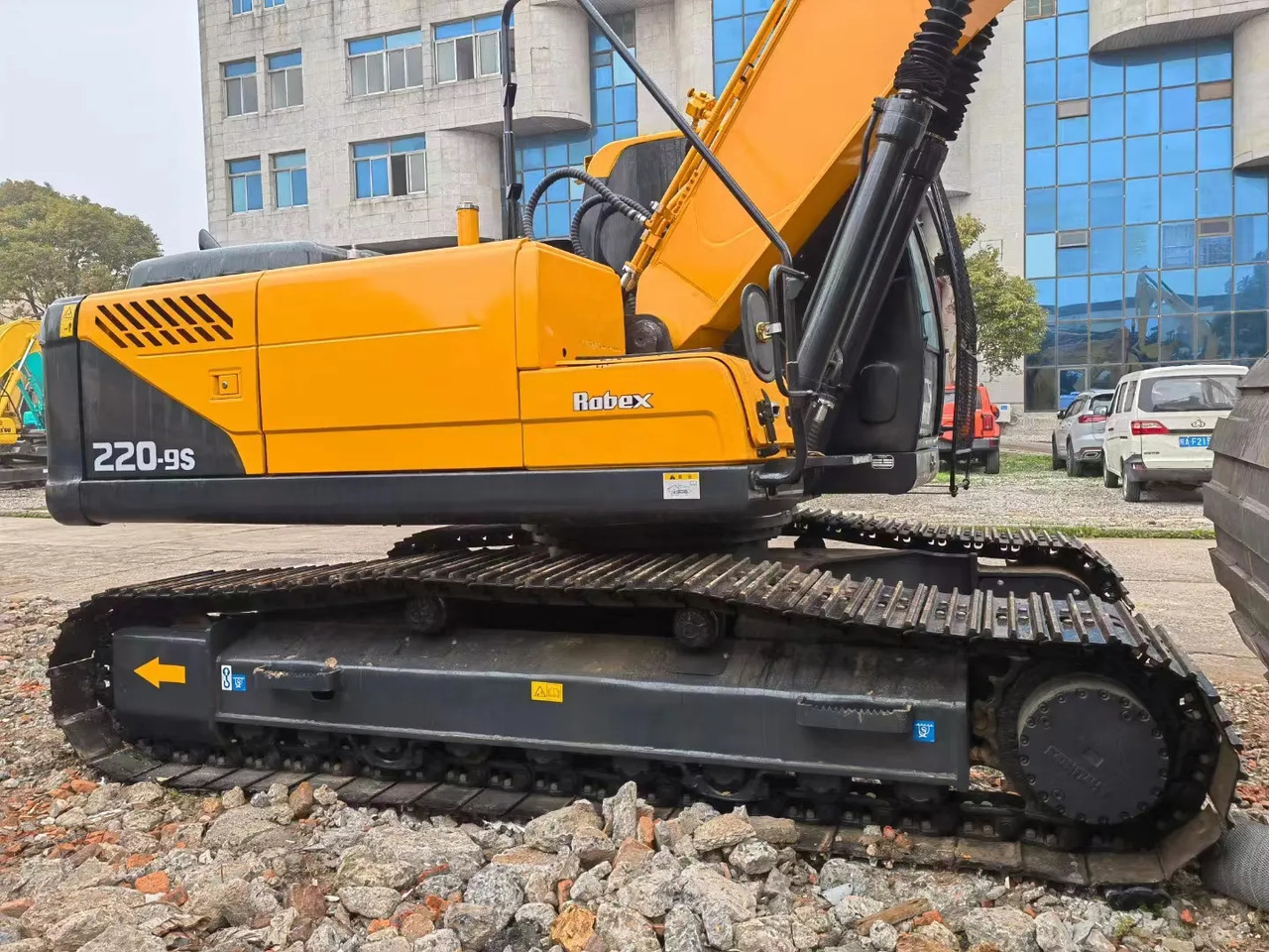 High-Power Hyundai 220-9S Excavator Second-Hand Original Imported Used 220-9S Excavators Model from Korea - Escavadora de rastos: foto 3 High-Power Hyundai 220-9S Excavator Second-Hand Original Imported Used 220-9S Excavators Model from Korea - Escavadora de rastos: foto 3