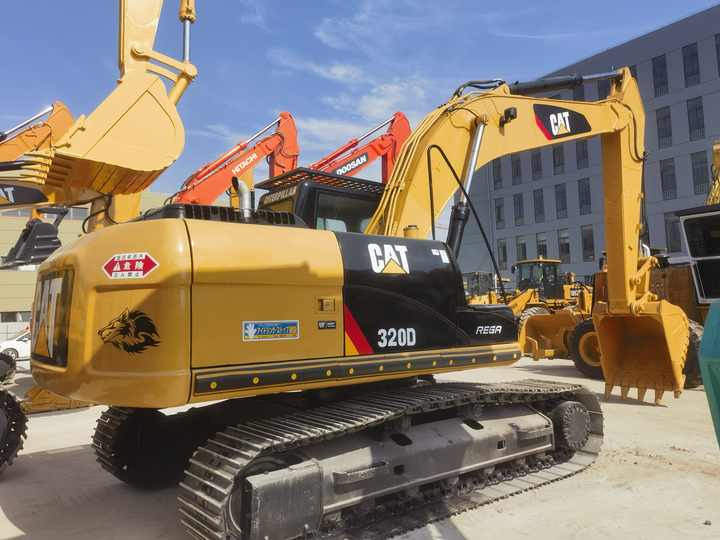 Japan original Hot selling 20 ton CAT320D second hand excavators Caterpillar excavator cat320d for sale - Escavadora de rastos: foto 2 Japan original Hot selling 20 ton CAT320D second hand excavators Caterpillar excavator cat320d for sale - Escavadora de rastos: foto 2
