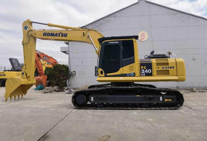 Japan original Komatsu PC240lc-8 digger, medium size hydraulic excavator PC200 PC210 PC220 PC240 for sale - Escavadora de rastos: foto 2 Japan original Komatsu PC240lc-8 digger, medium size hydraulic excavator PC200 PC210 PC220 PC240 for sale - Escavadora de rastos: foto 2