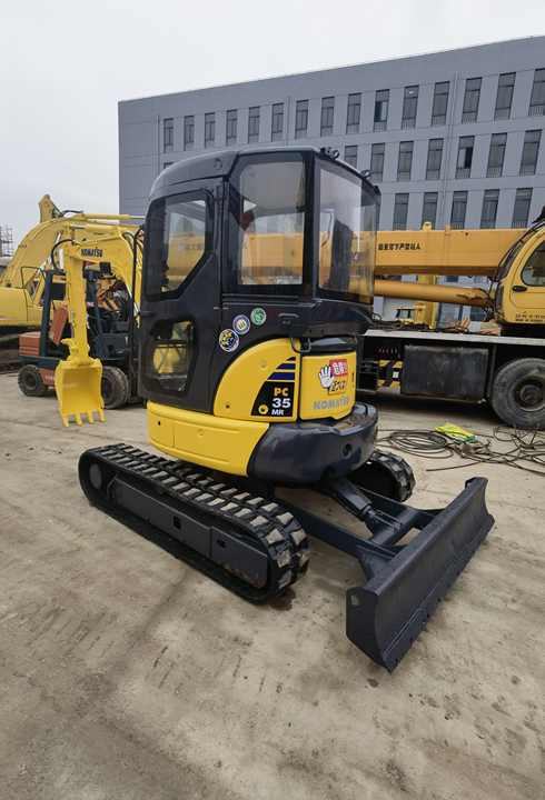 KOMATSU PC35 used excavators mini excavators 3.5 ton used KOMATSU excavators price for sale - Escavadora de rastos: foto 3 KOMATSU PC35 used excavators mini excavators 3.5 ton used KOMATSU excavators price for sale - Escavadora de rastos: foto 3