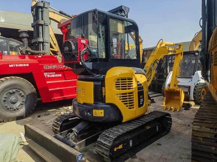 Komatsu mini excavator PC35MR cheap for sale Komatsu digger excavator 3.5 ton used excavator PC35 for sale - Escavadora de rastos: foto 5 Komatsu mini excavator PC35MR cheap for sale Komatsu digger excavator 3.5 ton used excavator PC35 for sale - Escavadora de rastos: foto 5