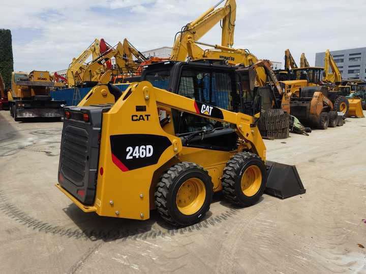 SecondHand original Caterpillar skid Loader mini loader CAT 246D skid steer loaders for sale - Mini carregadeira: foto 2 SecondHand original Caterpillar skid Loader mini loader CAT 246D skid steer loaders for sale - Mini carregadeira: foto 2