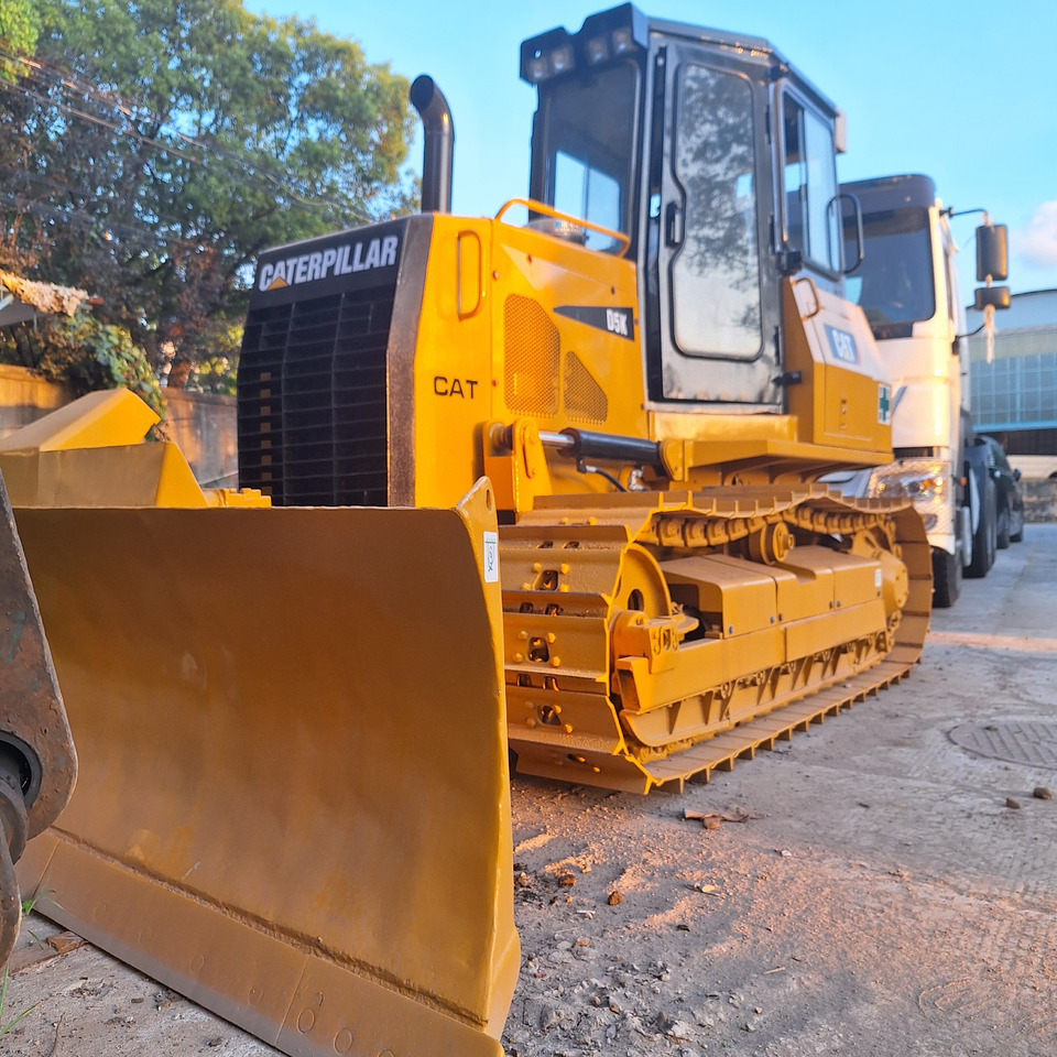 Used caterpillar cat D5k bulldozer - Buldôzer: foto 4 Used caterpillar cat D5k bulldozer - Buldôzer: foto 4