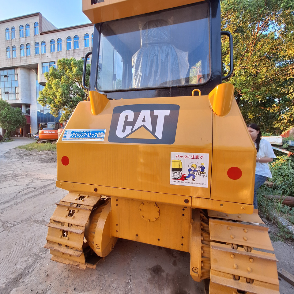Used caterpillar cat D5k bulldozer - Buldôzer: foto 3 Used caterpillar cat D5k bulldozer - Buldôzer: foto 3