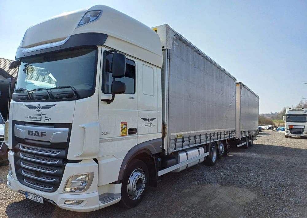 DAF XF 480 SUPER SPACE CAB / ZESTAW TANDEM PRZEJAZDOWY 120m3 - Caminhão com lona: foto 1 DAF XF 480 SUPER SPACE CAB / ZESTAW TANDEM PRZEJAZDOWY 120m3 - Caminhão com lona: foto 1