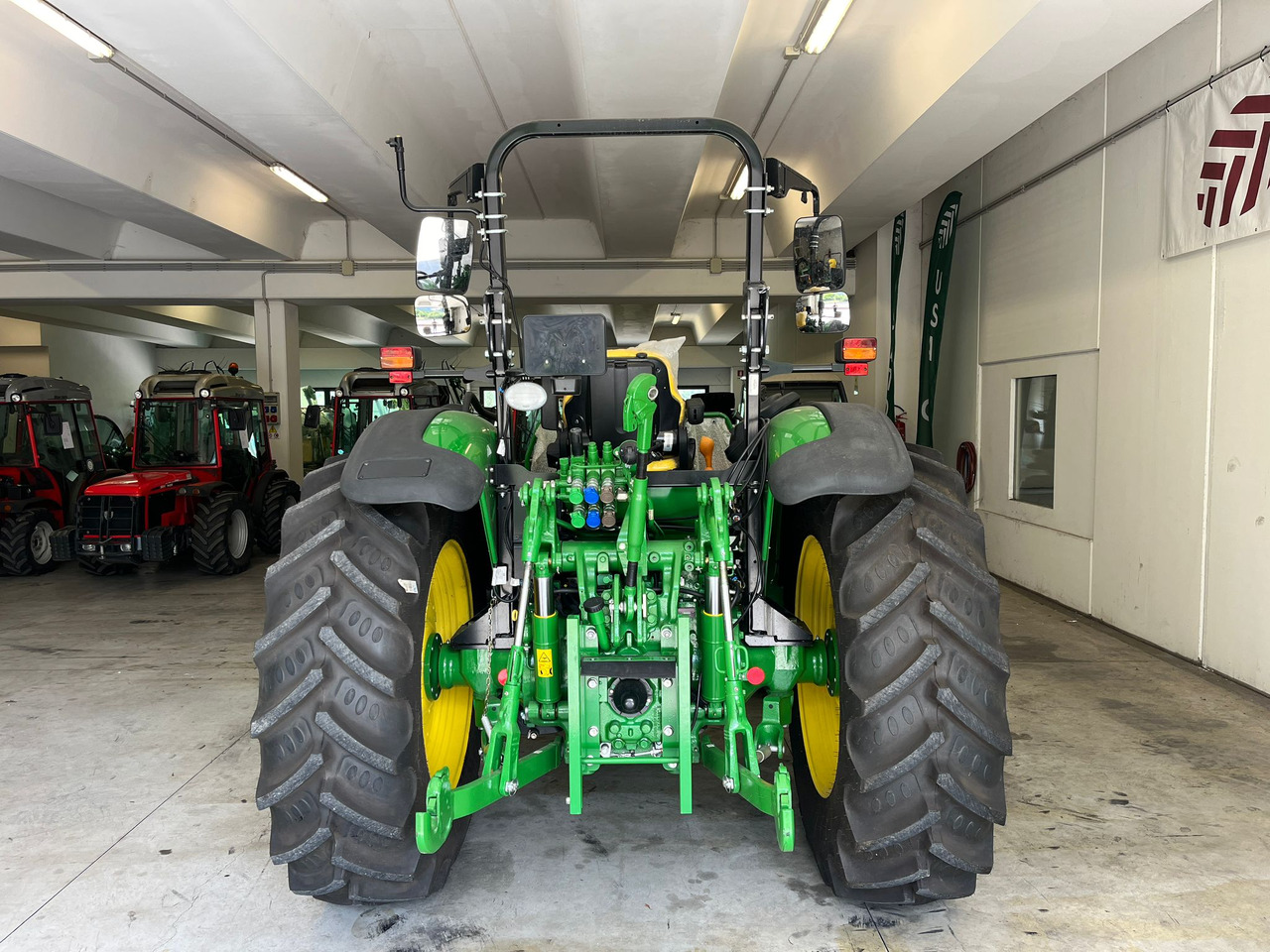 JOHN DEERE 5100 M - Trator: foto 5 JOHN DEERE 5100 M - Trator: foto 5