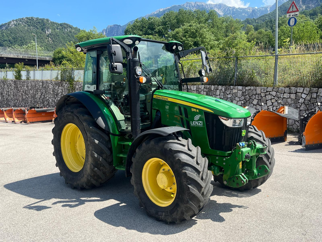 JOHN DEERE 5115R - Trator: foto 4 JOHN DEERE 5115R - Trator: foto 4