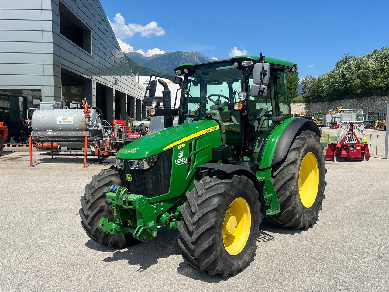 JOHN DEERE 5115R - Trator: foto 2 JOHN DEERE 5115R - Trator: foto 2