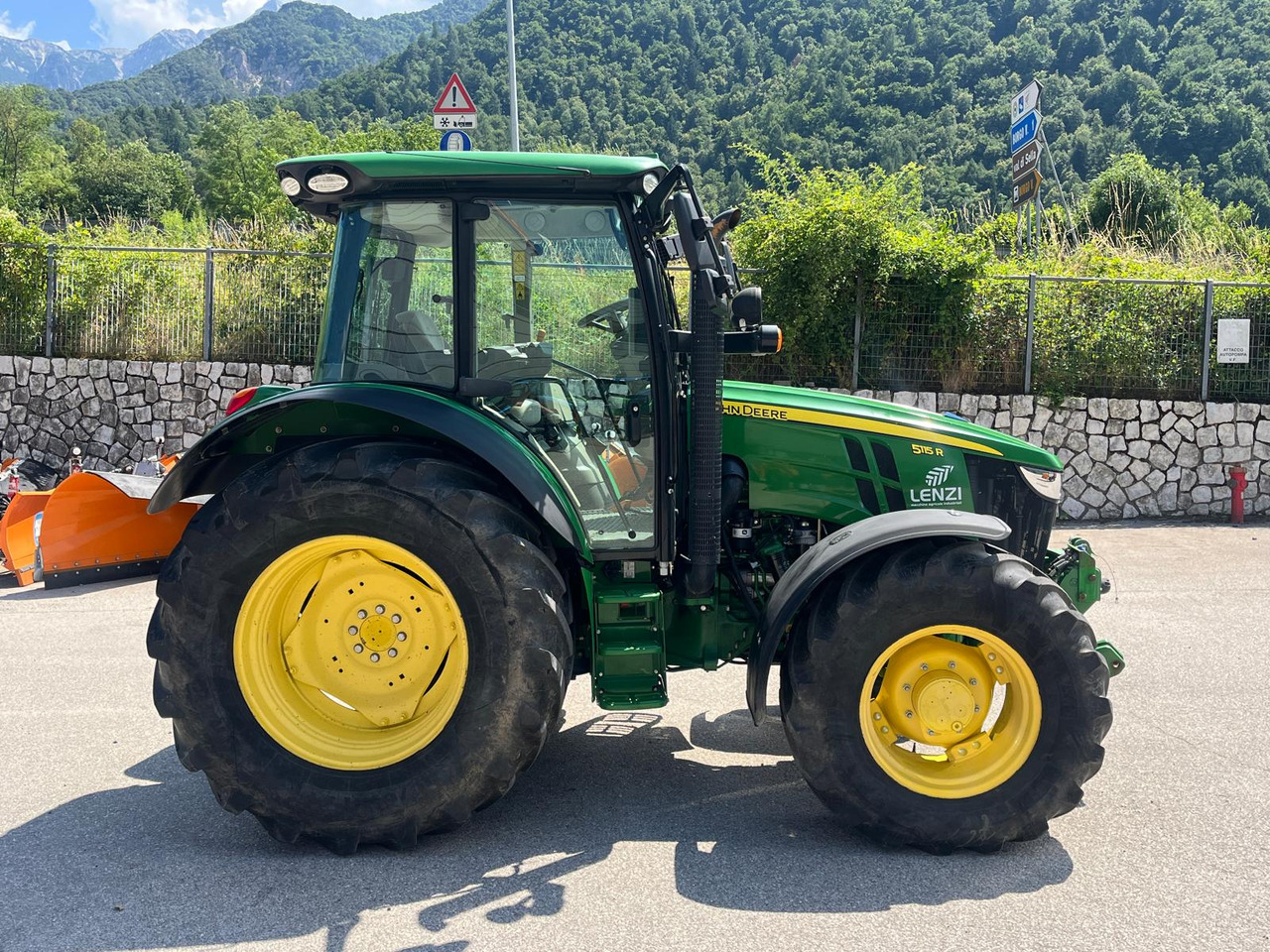 JOHN DEERE 5115R - Trator: foto 5 JOHN DEERE 5115R - Trator: foto 5
