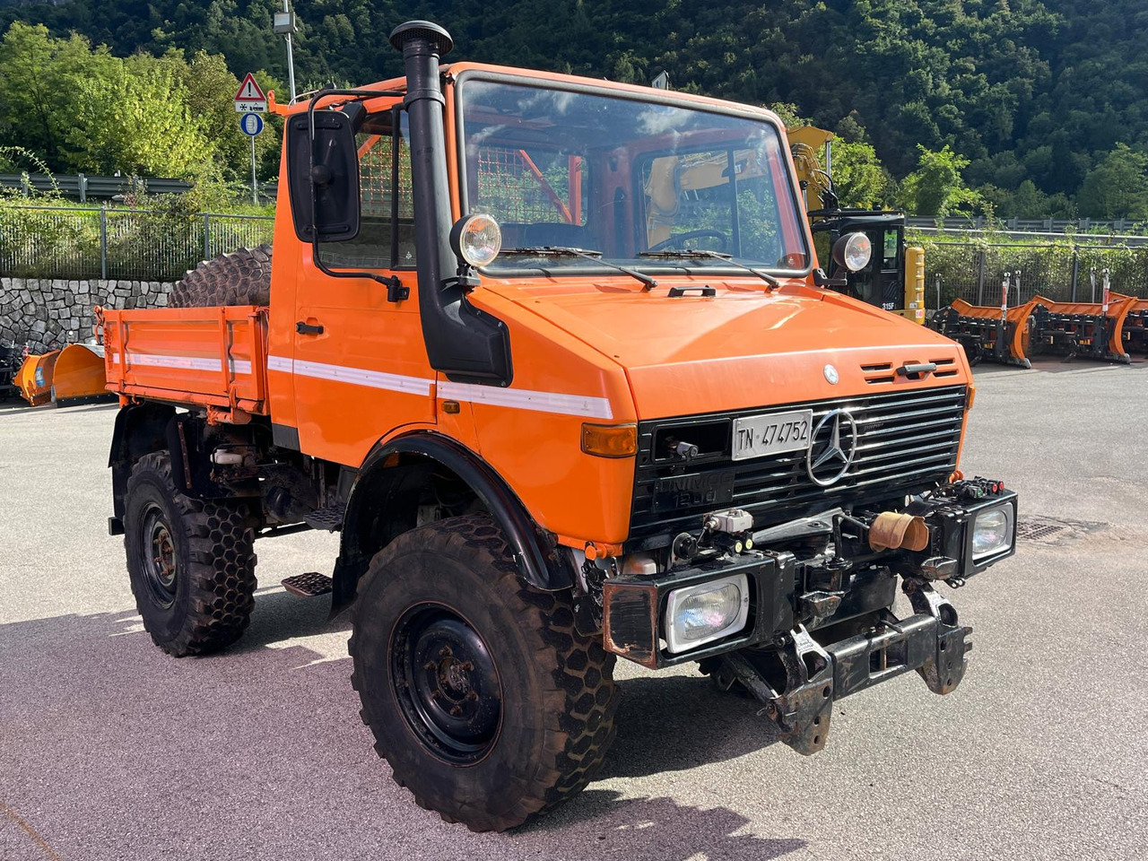 MERCEDES BENZ UNIMOG U1200 – 70 - Caminhão basculante: foto 4 MERCEDES BENZ UNIMOG U1200 – 70 - Caminhão basculante: foto 4