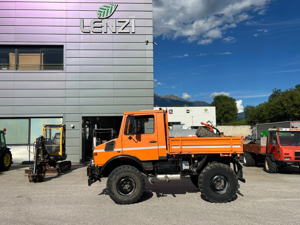 MERCEDES BENZ UNIMOG U1200 – 70 - Caminhão basculante: foto 2 MERCEDES BENZ UNIMOG U1200 – 70 - Caminhão basculante: foto 2