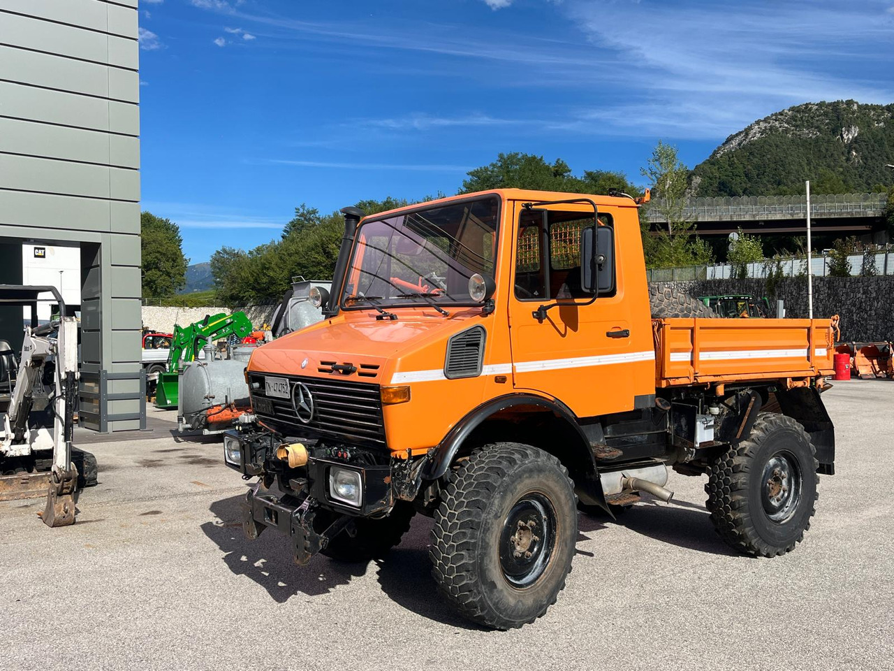 MERCEDES BENZ UNIMOG U1200 – 70 - Caminhão basculante: foto 1 MERCEDES BENZ UNIMOG U1200 – 70 - Caminhão basculante: foto 1