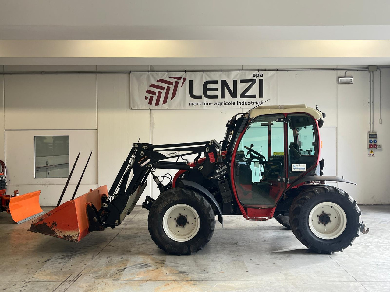 REFORM MOUNY 80S + CARICATORE HYDRAC - Trator: foto 1 REFORM MOUNY 80S + CARICATORE HYDRAC - Trator: foto 1