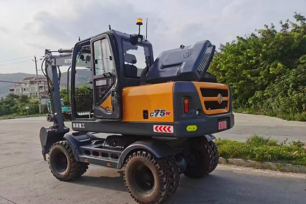 新源 75 - Escavadeira de rodas: foto 3 新源 75 - Escavadeira de rodas: foto 3