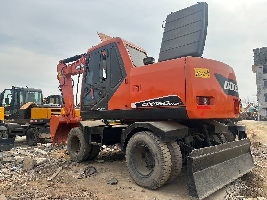 Doosan DH 150 W-7 - Escavadeira de rodas: foto 1 Doosan DH 150 W-7 - Escavadeira de rodas: foto 1