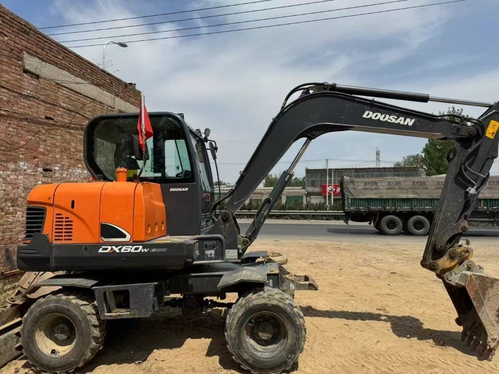 Doosan DX 60 - Escavadora de rastos: foto 3 Doosan DX 60 - Escavadora de rastos: foto 3