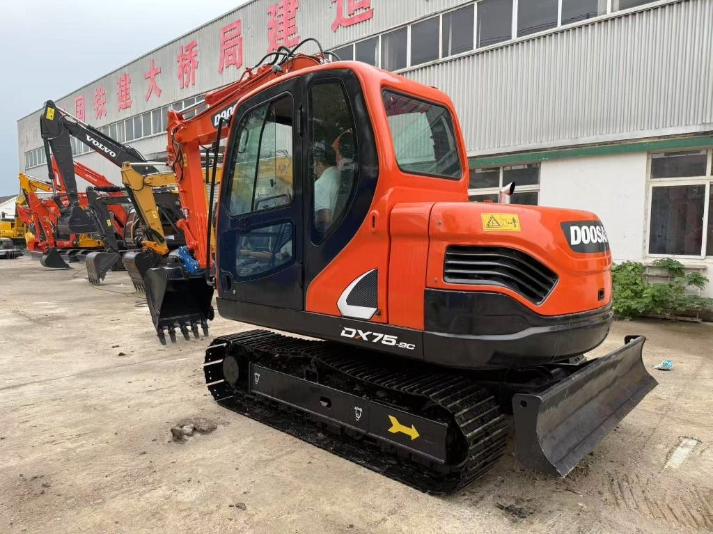 Doosan DX 75 - Escavadora de rastos: foto 2 Doosan DX 75 - Escavadora de rastos: foto 2